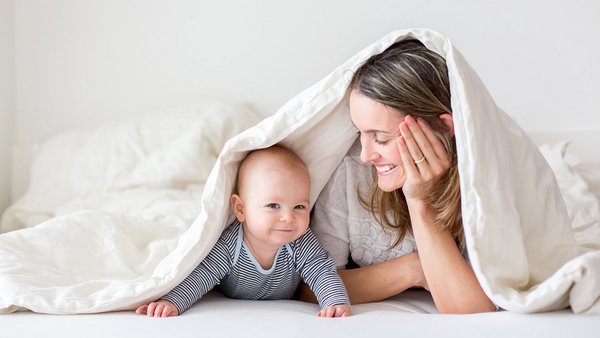 Madre con su bebé – baja maternal Madre con su bebé – baja maternal