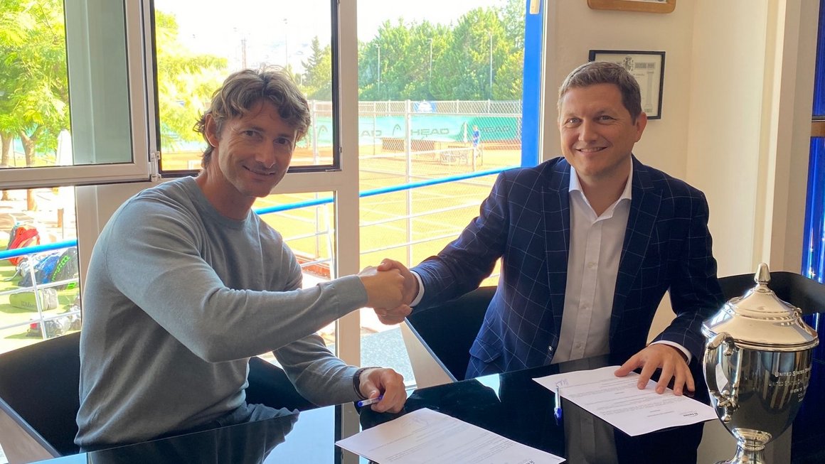 Acuerdo entre OVB y Juan Carlos Ferrero Equelite Sport Academy OVB se une a Juan Carlos Ferrero Equelite Sport Academy para apoyar las carreras deportivas de los jóvenes talentos