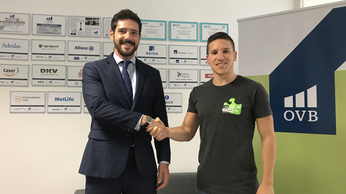 La consultora financiera OVB apoya al Club de Trialtlón Araba-Tri