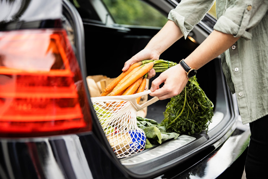 Bajo el lema “El personal de la enfermería marca la diferencia” se celebra el Dïa Mundial de la diabetes coincidiendo con la fecha en la que se conmemora el aniversario de Frederick Banting quien, junto con Charles Best, concibió la idea que les conduciría al descubrimiento de la insulina, en octubre de 1921. En este sentido, desde OVB creemos en los beneficios de llevar una vida saludable y unos hábitos alimentarios adecuados es fundamental para prevenir enfermedades. Muchas personas no hacen caso de los avisos que les envía el cuerpo y la mayoría de las enfermedades se pueden evitar adquiriendo un estilo de vida y unos hábitos saludables. Solo debemos saber interpretar los mensajes que nos envía nuestro cuerpo.  Te dejamos algunos tips para cuidar tu salud y que te sientas mejor cada día: •	45 minutos al día de ejercicio son suficientes para que te sientas mejor, mantener sano tu corazón y oxigenar el cerebro. •	Incluye en tu dieta fruta y vegetales frescos, alimentos que te proporcionarán los nutrientes necesarios que necesita tu cuerpo.  •	Azúcar moderado. Reduce el consumo de azúcar ya que este, en grandes proporciones, es una de las principales causas de la obesidad y la diabetes. •	Reduce el consumo de grasas saturadas para mantener los niveles de colesterol y triglicéridos controlados. •	Toma agua. Llega al litro y medio diario para mantener hidratado tu cuerpo y activo tu sistema digestivo. •	Descansa. Duerme 8 horas diarias y haz descansos durante tu rutina matutina, así como aléjate del estrés para evitar enfermedades como la hipertensión. •	La meditación es beneficiosa para ejercitar tu mente, incluso puedes activar tus neuronas con juegos de lógica.  Estas recomendaciones te ayudarán a cuidar tu salud y harán que te sientas mejor cada día. Es la mejor forma de llenarte de vitalidad y afrontar con energía los desafíos del día a día.  Desde OVB apoyamos y recomendamos esta apuesta por la vida saludable y queremos que tú seas tu prioridad, tu salud y tu tranquilidad. Por eso te pedimos que te cuides y que te centres en tu vida plena, sana y activa. Para dedicarle todo el tiempo necesario a esto, nosotros nos encargaremos de otros objetivos personales como el de cuidar, gestionar y engrandecer tu patrimonio. Nuestros profesionales altamente cualificados te ayudarán a cumplir tus metas financieras.