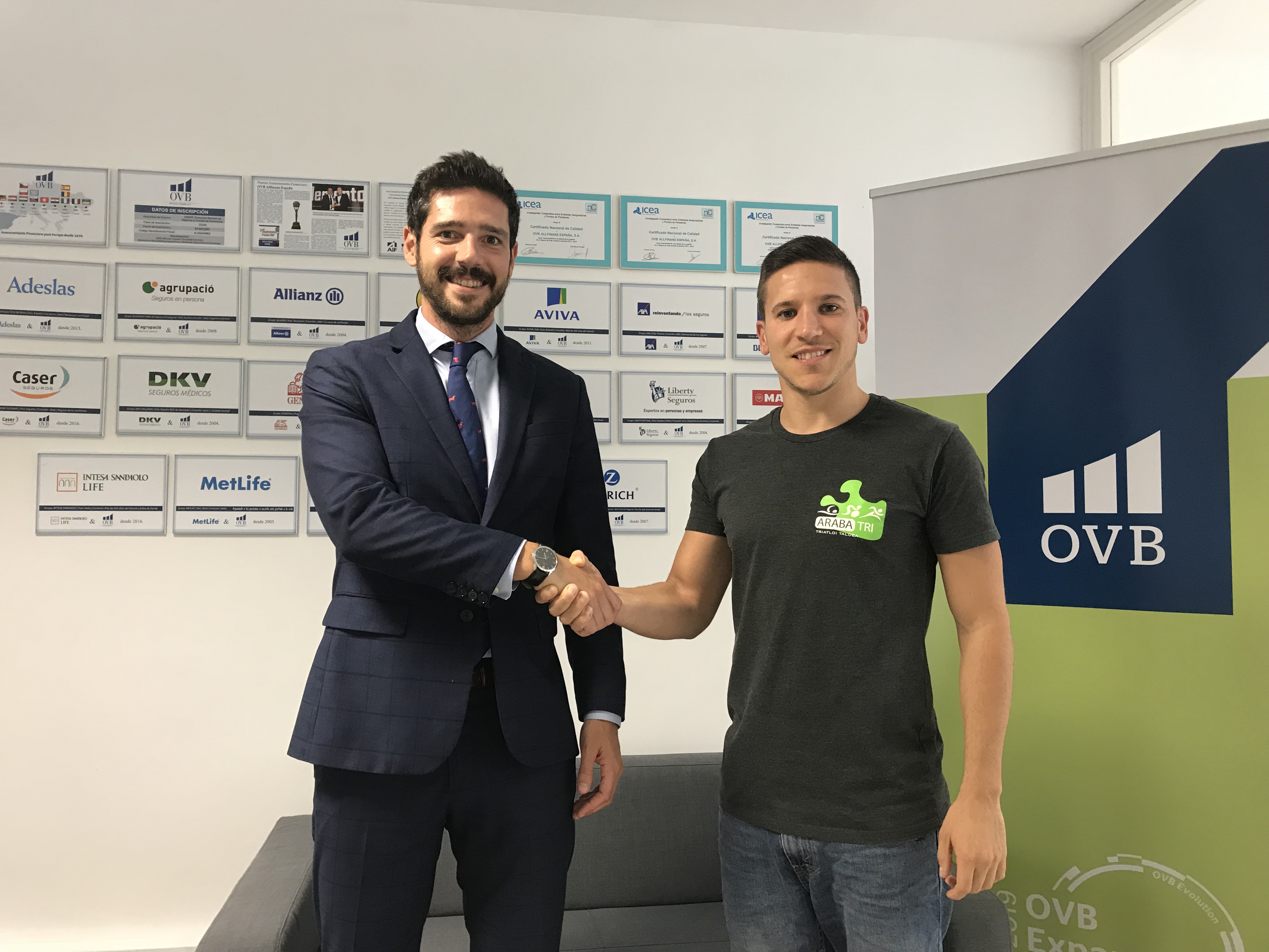 La consultora financiera OVB apoya al Club de Trialtlón Araba-Tri 