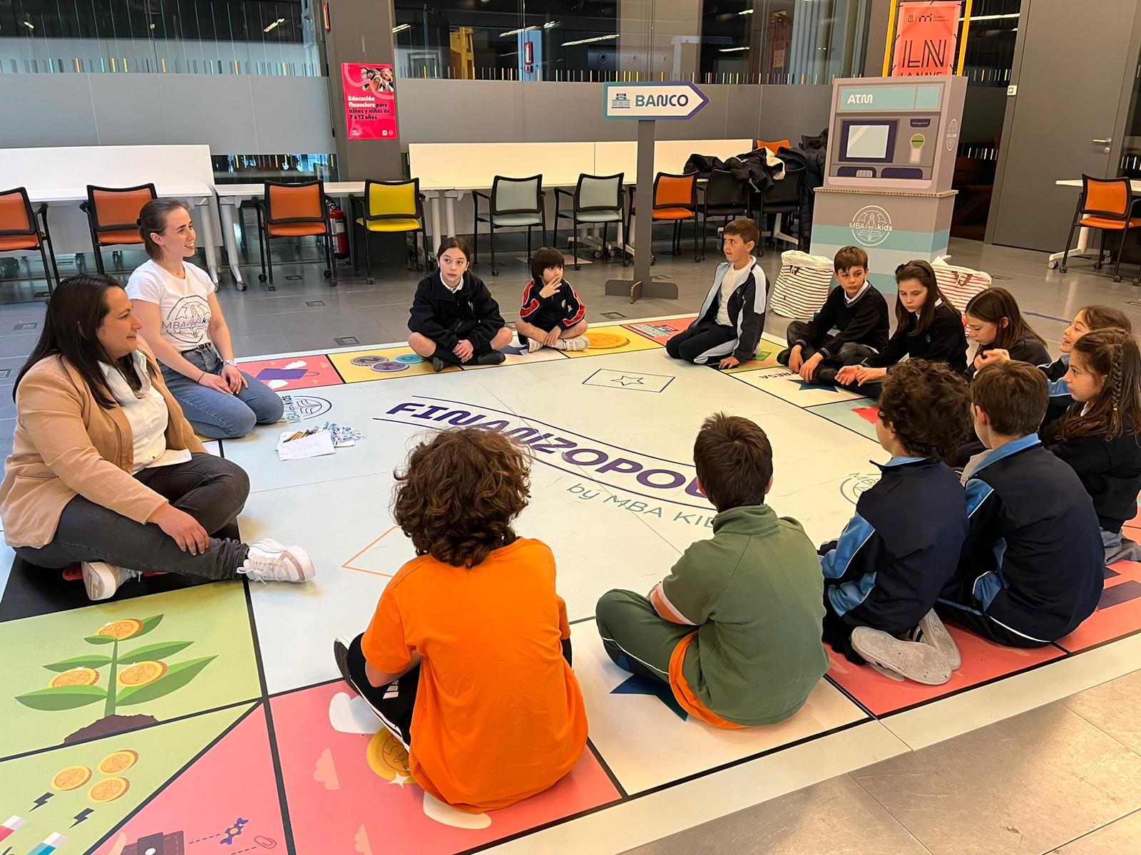 Tour Fin and Fun talleres para niños sobre finanzas OVB y MBA Kids