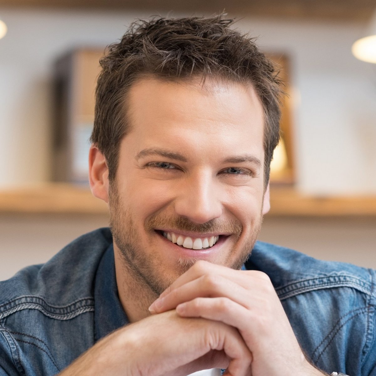 Estamos muy felices en esta nueva fase de la vida, pero también algo abrumados y desorganizados. Nuestro consultor financiero nos ayuda a planear los pasos críticos como familia en crecimiento.