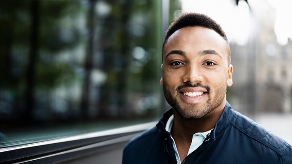 Retrato de un estudiante - Financia tus estudios  Retrato de un estudiante - Financia tus estudios